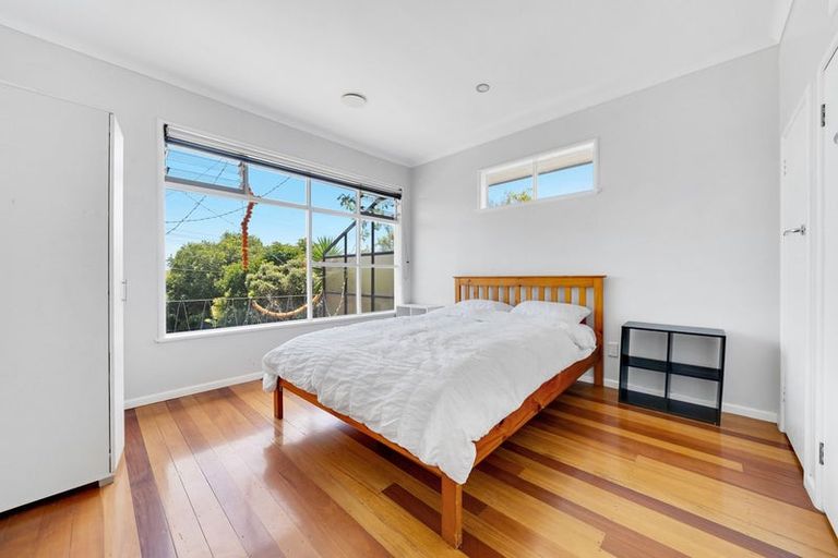 Photo of property in 11 Eastglen Road, Glen Eden, Auckland, 0602