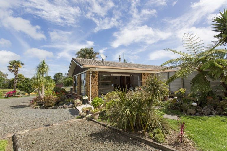 Photo of property in 242 Baylys Coast Road, Dargaville, 0377
