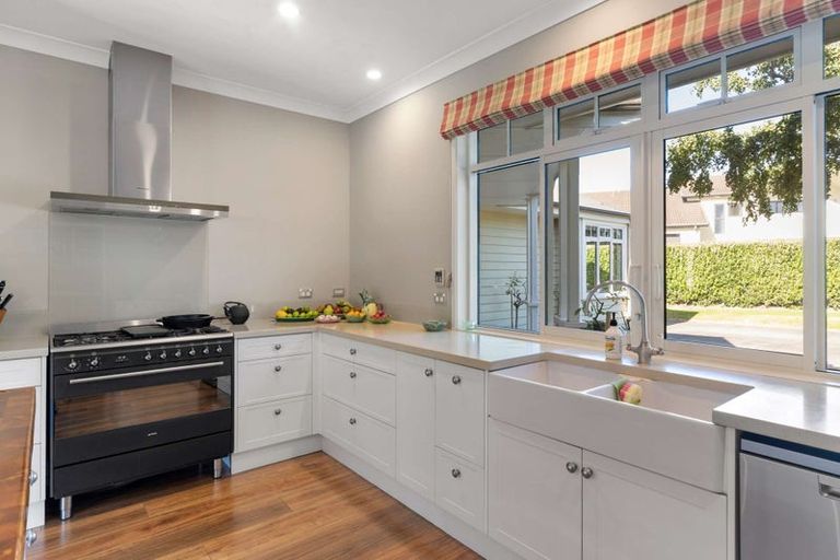 Photo of property in 6 Millbrook Drive, Waiuku, 2683