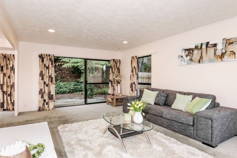 Photo of property in 22 Darcy Place, Massey, Auckland, 0614