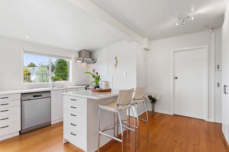 Photo of property in 29 Hebron Road, Waiake, Auckland, 0630
