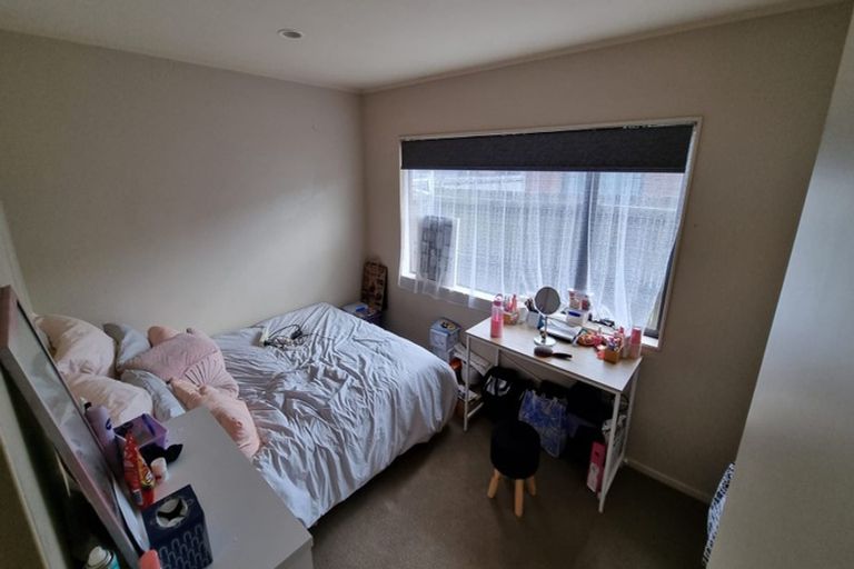 Photo of property in 17 Old Park Place, Takanini, 2112