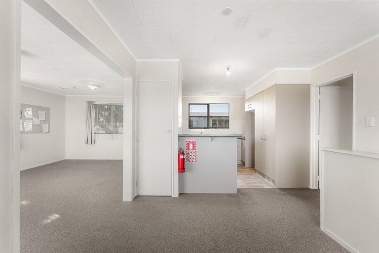 Photo of property in 16 Lagoon Place, Poike, Tauranga, 3112