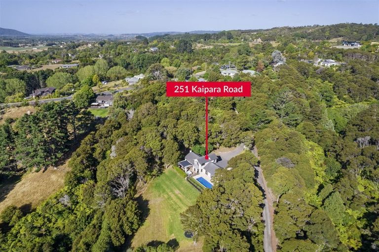 Photo of property in 251 Kaipara Road, Papakura, 2582