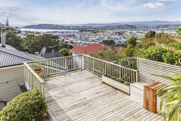 Photo of property in 118 Sutherland Road, Melrose, Wellington, 6023