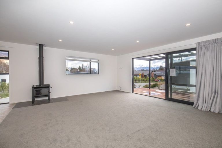 Photo of property in 6 Kapuka Lane, Wanaka, 9305