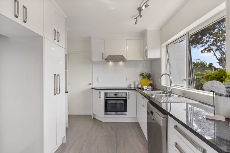 Photo of property in 1/65 Girrahween Drive, Totara Vale, Auckland, 0629