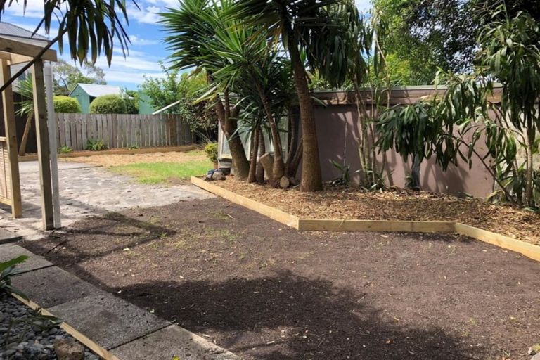 Photo of property in 8 Keeling Road, Henderson, Auckland, 0612