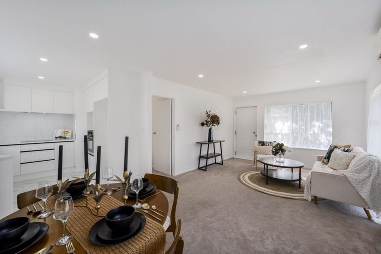 Photo of property in 2/5 Newington Road, Henderson, Auckland, 0612