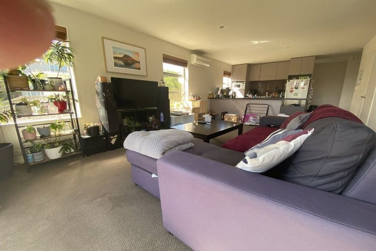 Photo of property in 38b Ruskin Road, Newlands, Wellington, 6037