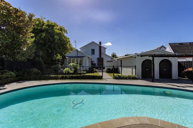 Photo of property in 98 Knowles Street, St Albans, Christchurch, 8052