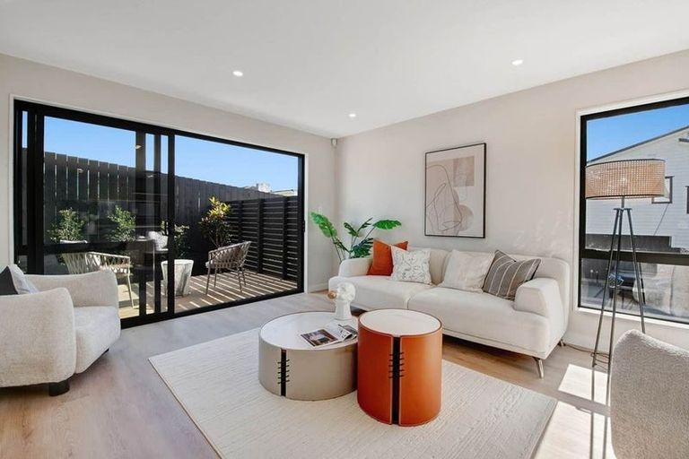 Photo of property in 1/32 Beulah Avenue, Rothesay Bay, Auckland, 0630