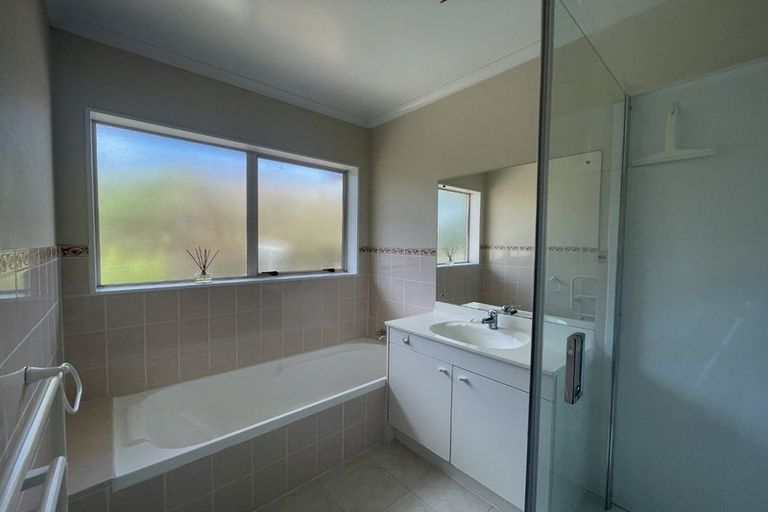 Photo of property in 16 Amherst Place, Albany, Auckland, 0632