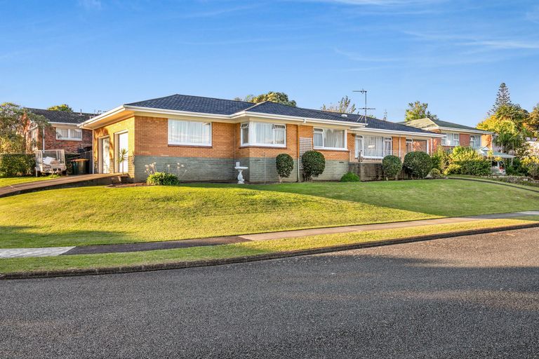 Photo of property in 5 Freshney Place, Hillpark, Auckland, 2102
