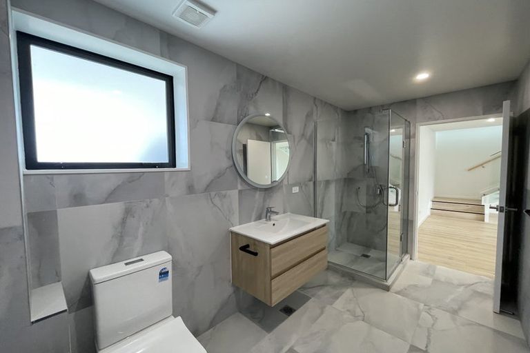 Photo of property in 5 Merton Avenue, Glenfield, Auckland, 0627