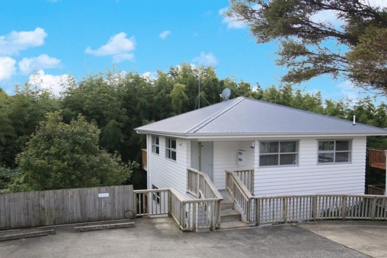 Photo of property in 2/49 Lysander Crescent, Beach Haven, Auckland, 0626