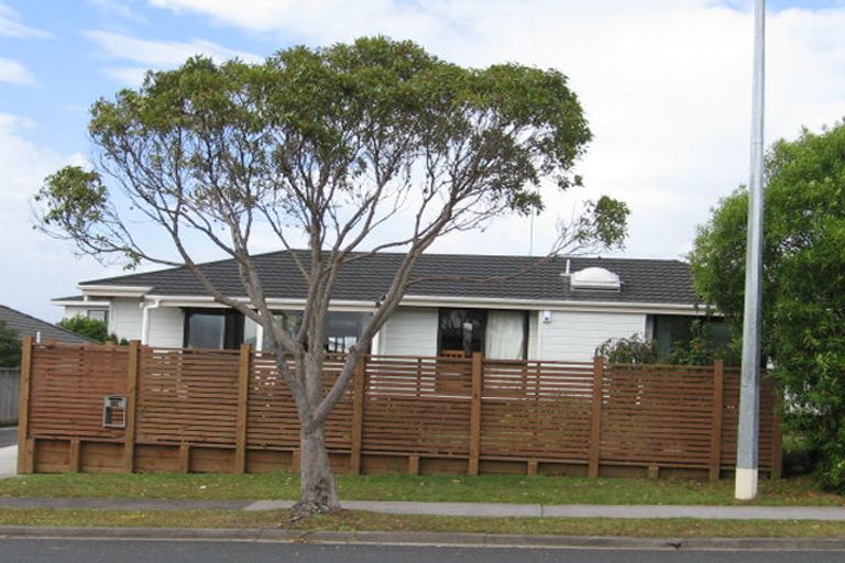 Photo of property in 114 Marina View Drive, West Harbour, Auckland, 0618