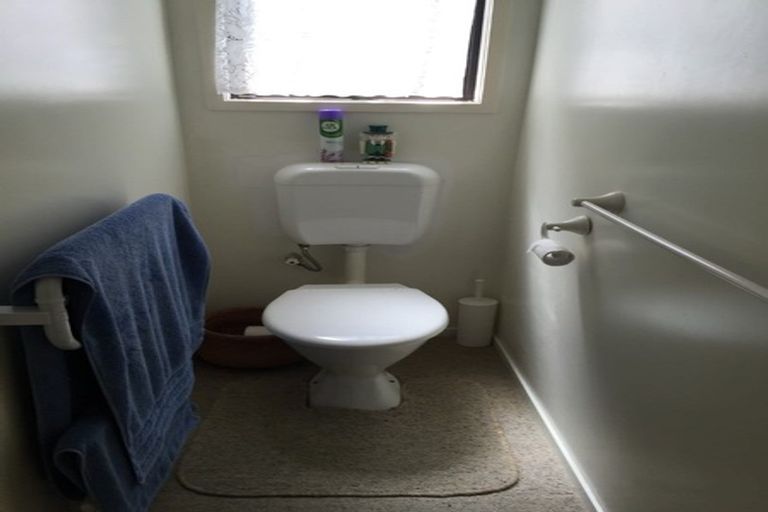 Photo of property in 3 Fayette Place, Te Atatu South, Auckland, 0610
