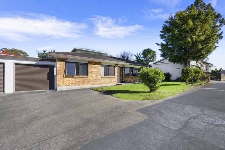 Photo of property in 2/27 Rata Street, New Lynn, Auckland, 0600
