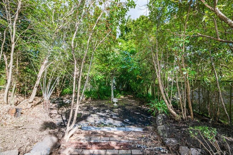 Photo of property in 84a/2 Avonleigh Road, Green Bay, Auckland, 0604