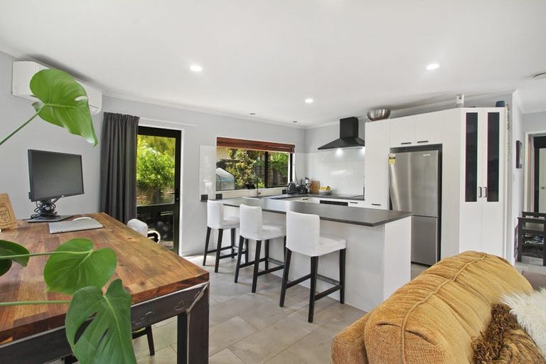 Photo of property in 33a Makora Road, Massey, Auckland, 0614