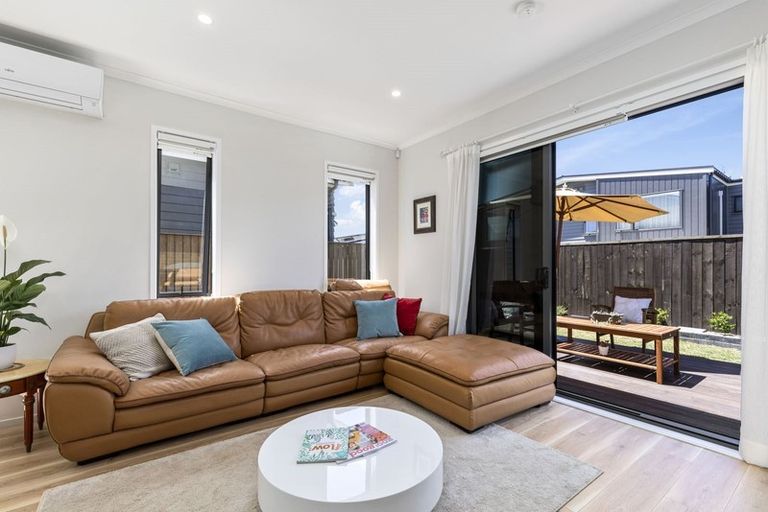 Photo of property in 17 Sacred Kingfisher Road, Hobsonville, Auckland, 0616