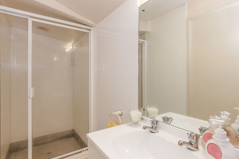 Photo of property in 22 Darcy Place, Massey, Auckland, 0614