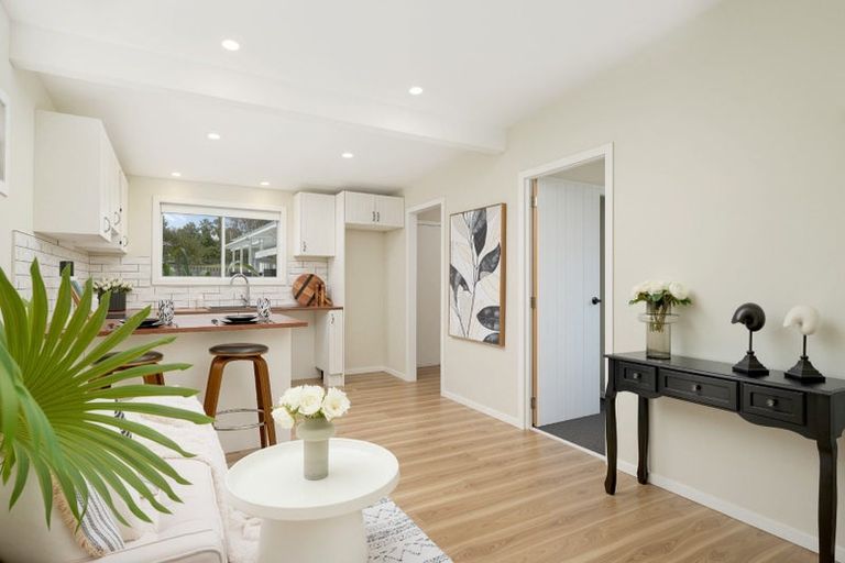 Photo of property in 3/176 Henderson Valley Road, Henderson, Auckland, 0612