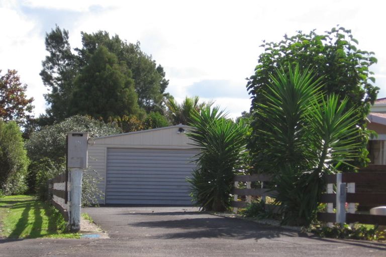 Photo of property in 15 Bridgens Avenue, Te Atatu Peninsula, Auckland, 0610