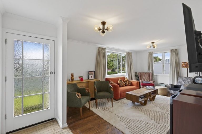 Photo of property in 18 Cowling Road, Hurdon, New Plymouth, 4310