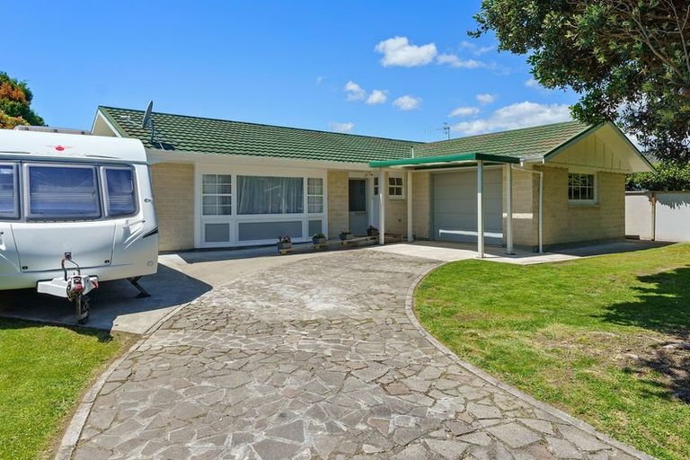Photo of property in 11 Rawene Street, Waikanae, 5036
