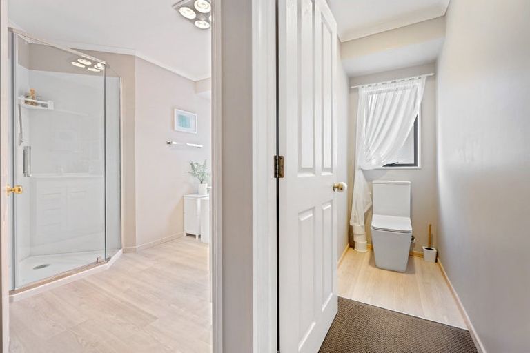 Photo of property in 43 Kinder Street, Acacia Bay, Taupo, 3330