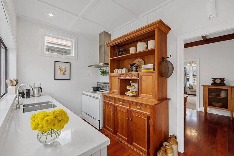 Photo of property in 15 Duders Avenue, Devonport, Auckland, 0624