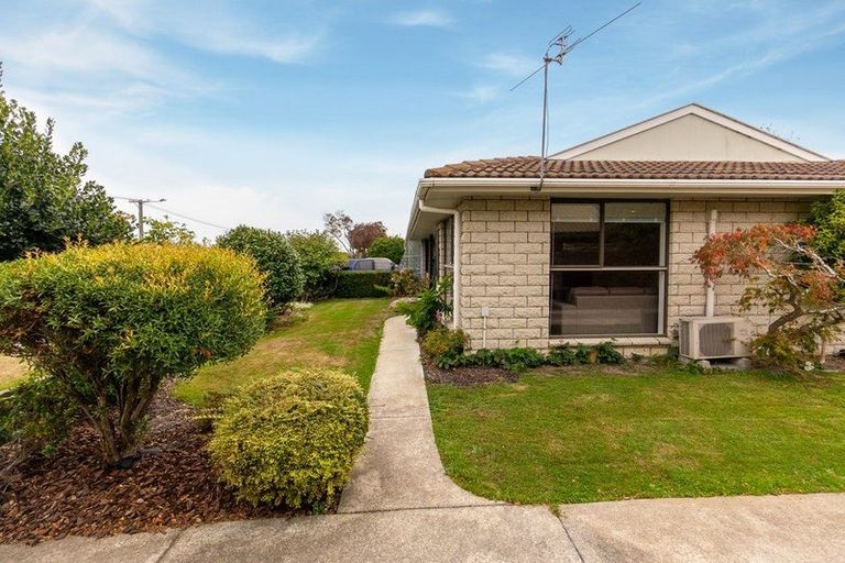 Photo of property in 16 Veitches Road, Casebrook, Christchurch, 8051