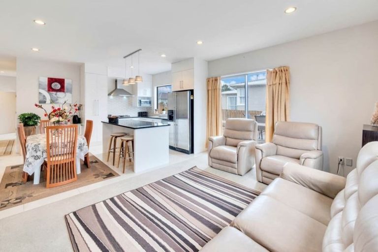 Photo of property in 17 Clendon Place, Manurewa, Auckland, 2102