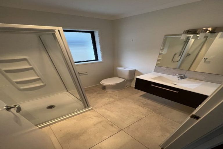 Photo of property in 4 Mooring Close, Whitby, Porirua, 5024