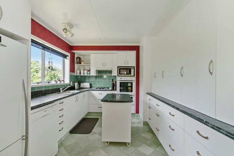 Photo of property in 105 Sandspit Road, Waiuku, 2123