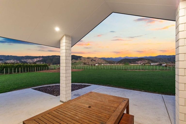 Photo of property in 28 Oriwa Lane, Levin, 5571