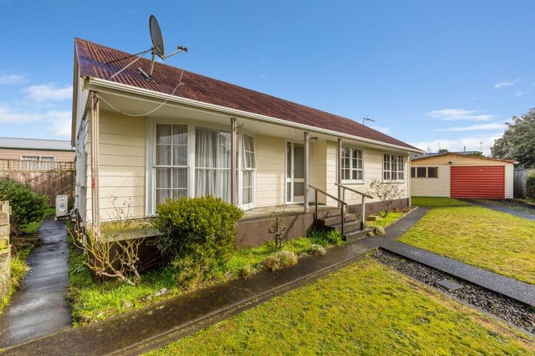 Photo of property in 11 Konini Place, Hawera, 4610