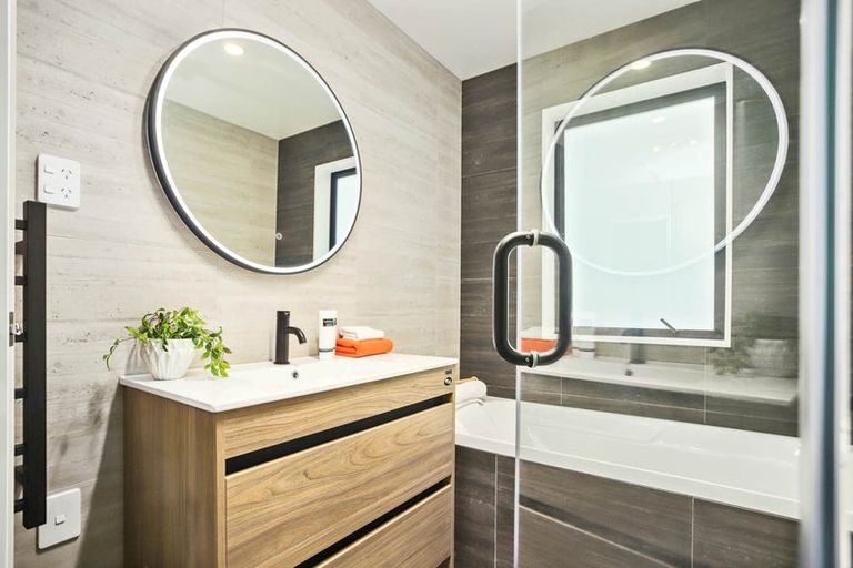 Photo of property in 27c Taipari Road, Te Atatu Peninsula, Auckland, 0610