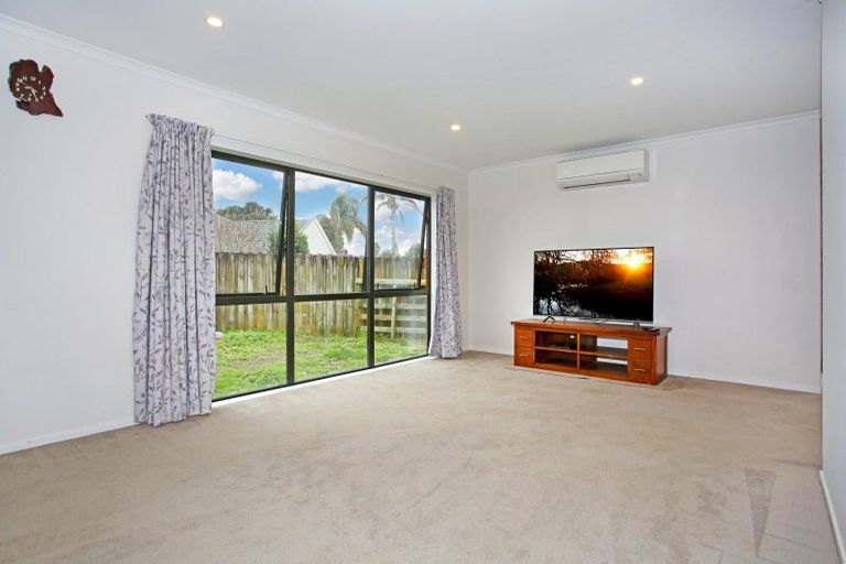 Photo of property in 112a Longford Park Drive, Takanini, 2112