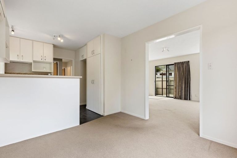 Photo of property in 2/92 North Avon Road, Richmond, Christchurch, 8013