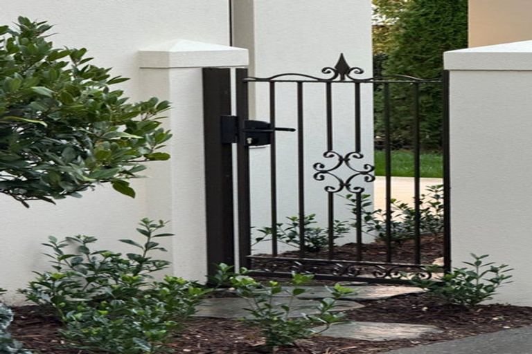 Photo of property in 5 Brianna Place, Karaka, 2113