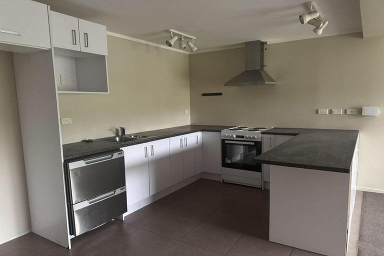 Photo of property in 40 Whanake Street, Titahi Bay, Porirua, 5022