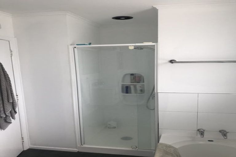 Photo of property in 32 Lynda Avenue, Paparangi, Wellington, 6037