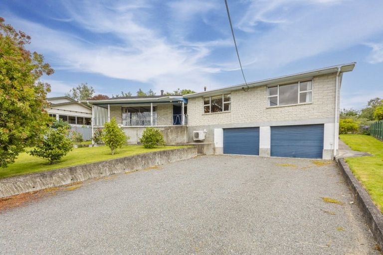 Photo of property in 32 Domain Road, Waipawa, 4210
