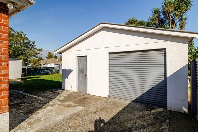 Photo of property in 27 Crewe Crescent, Hokowhitu, Palmerston North, 4410