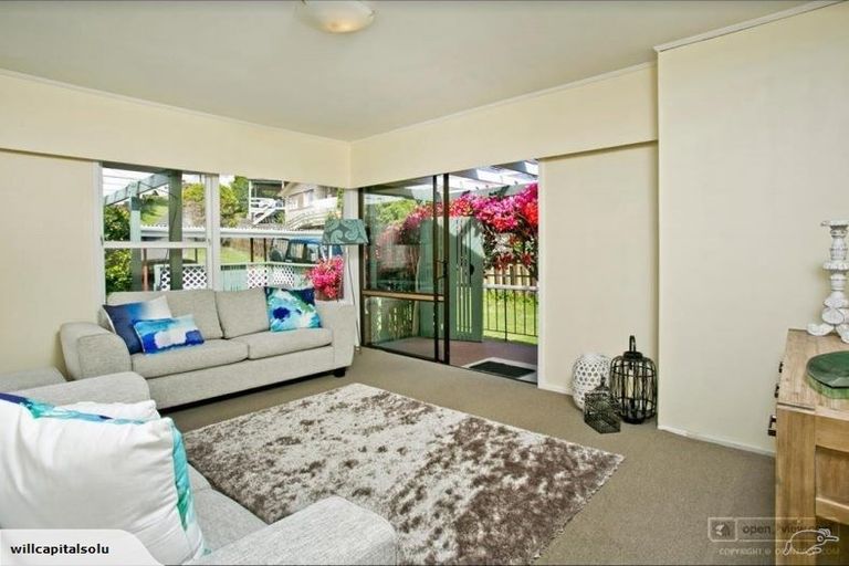 Photo of property in 1/53 Ayton Drive, Totara Vale, Auckland, 0629