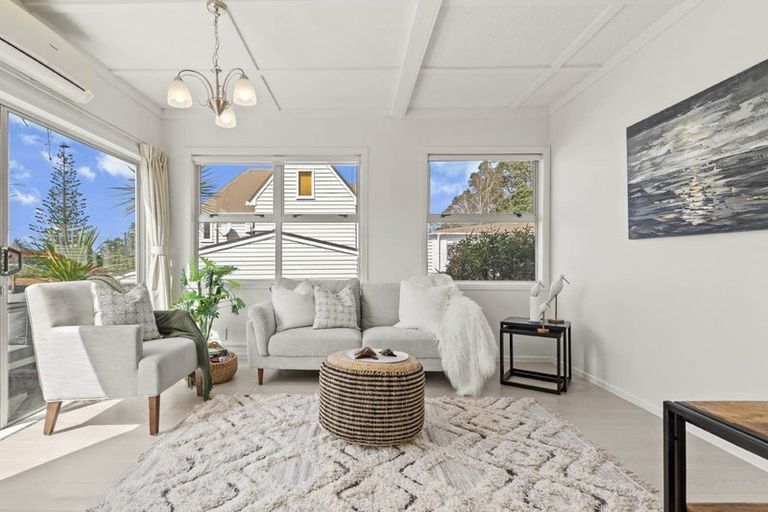 Photo of property in 5 Lyons Avenue, Murrays Bay, Auckland, 0630