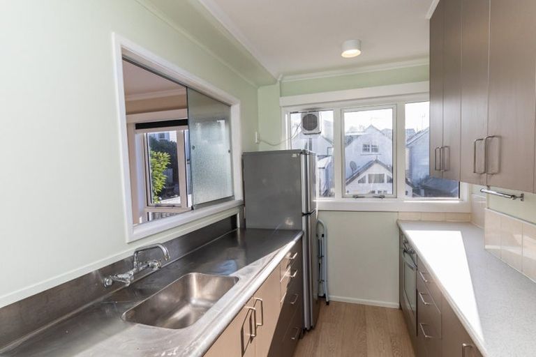 Photo of property in Victoria Court, 4u7 Queen Street, Mount Victoria, Wellington, 6011